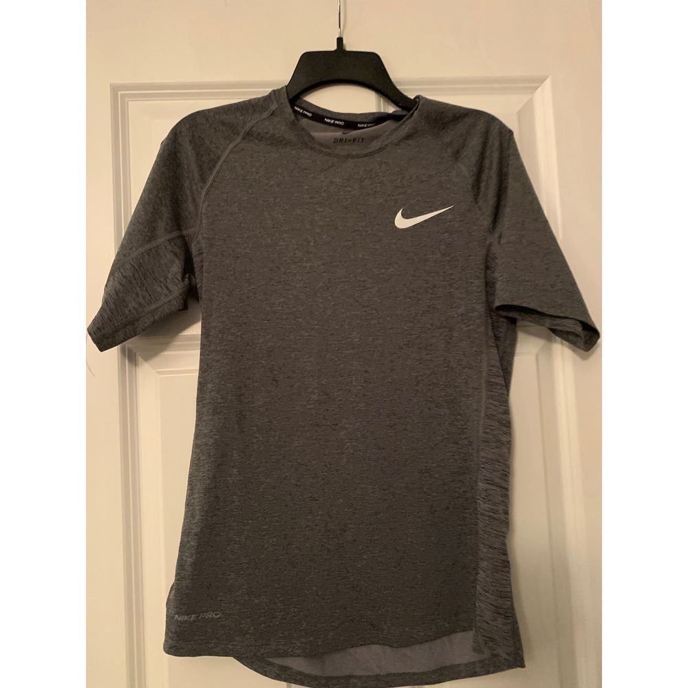 Nike Pro Mens Gray Tshirt size M